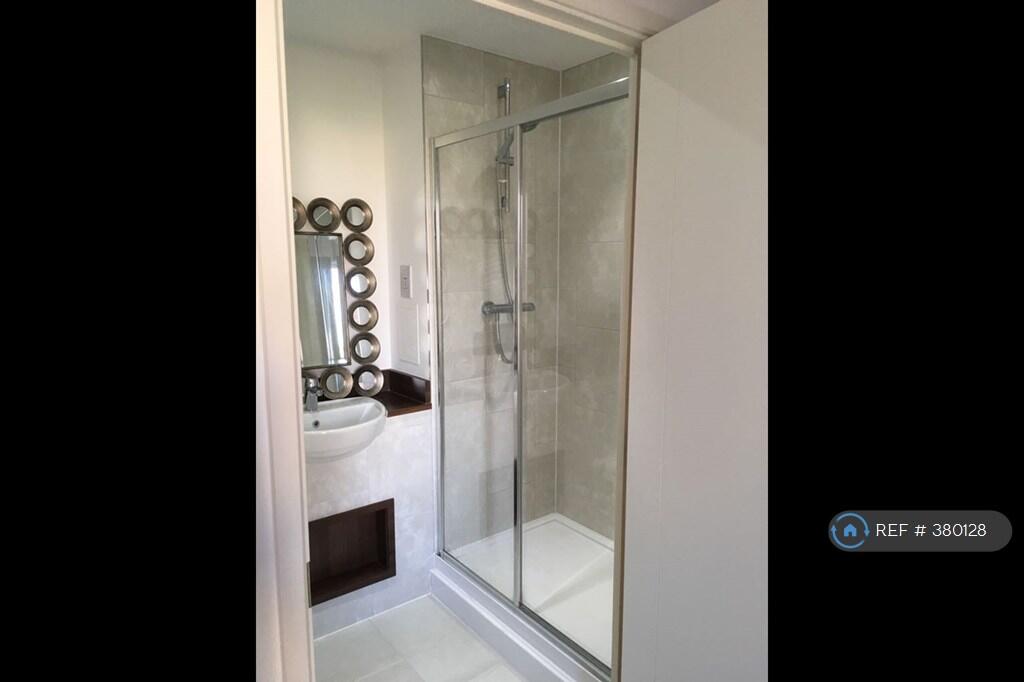 En-Suite Bathroom