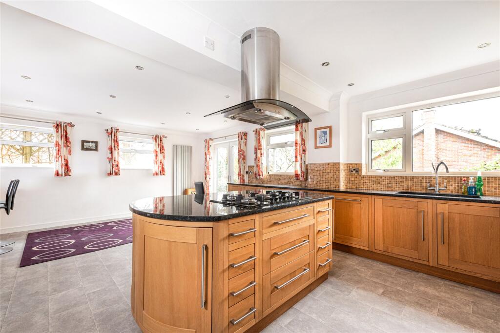 Kicthen/Breakfast Rm