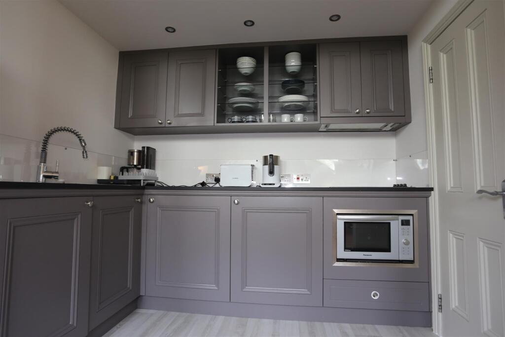 2, 99 Buckingham Road (3).JPG