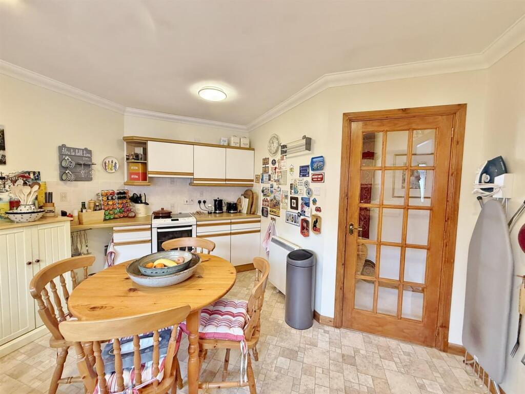 Kitchen to hallway