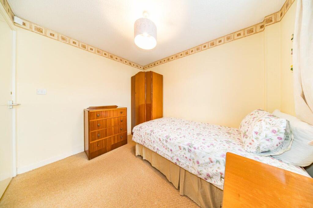 1 Crantock Close bedroom 2 2.jpg