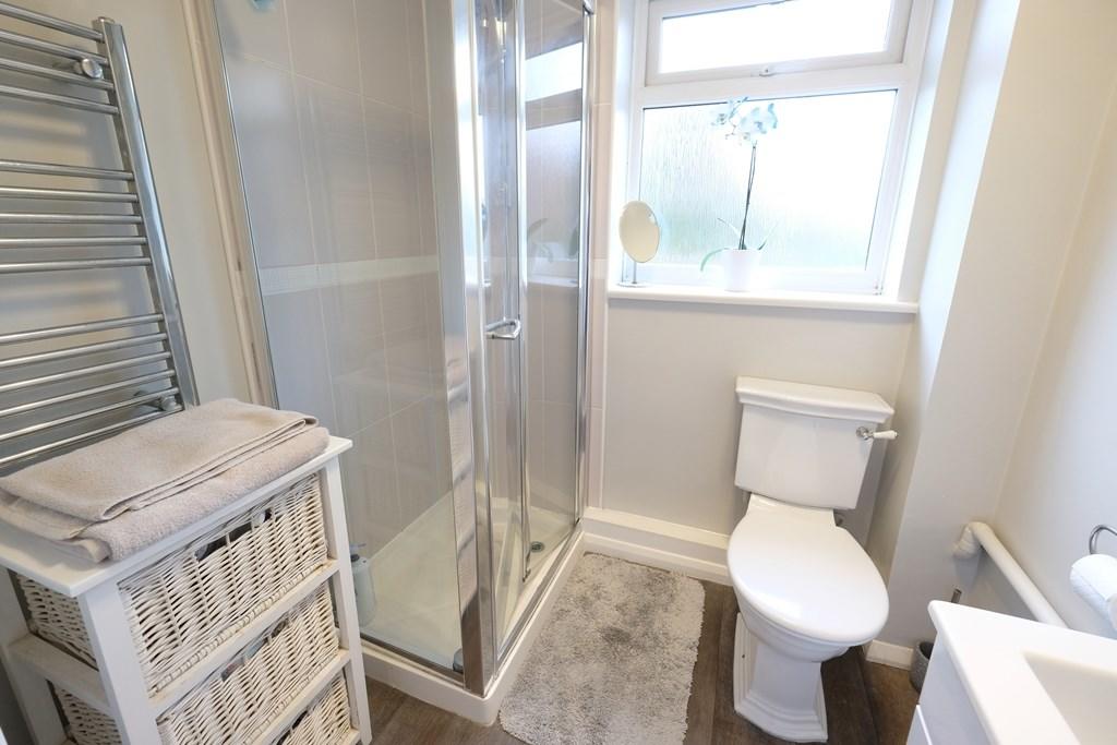 EN SUITE SHOWER ROOM