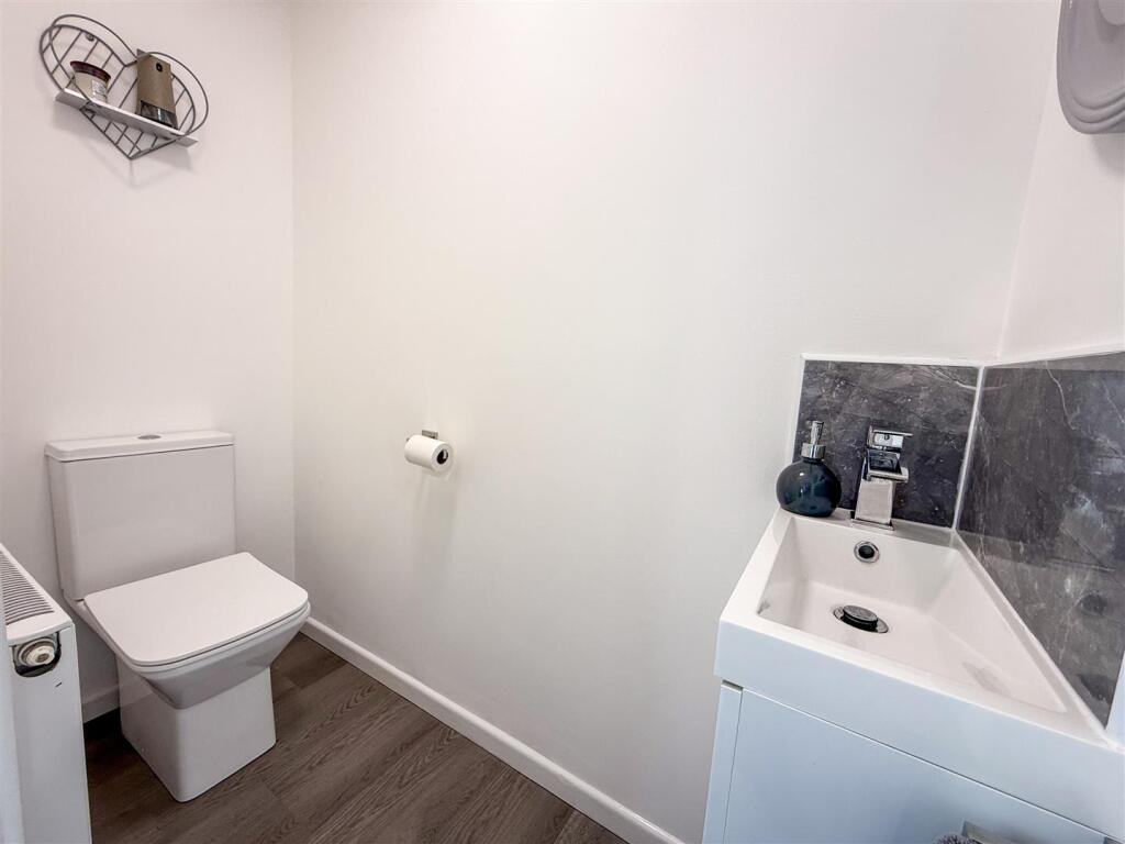 GROUND FLOOR CLOAKROOM