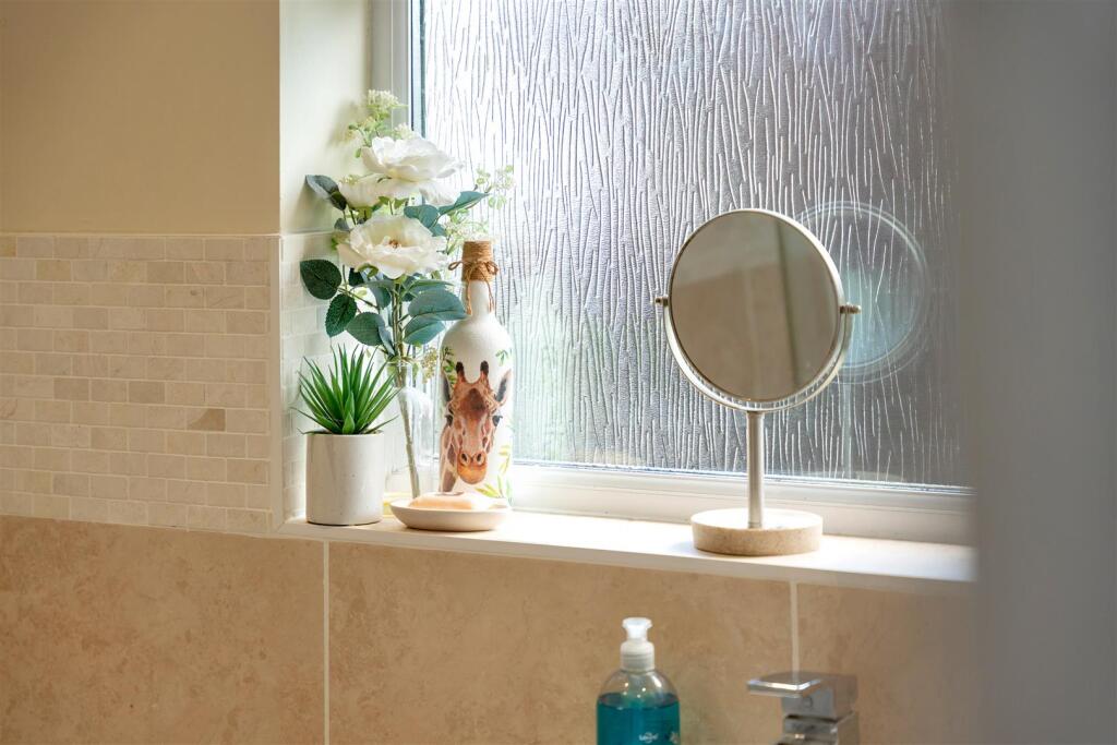 12 Hardwick Cl-01.jpg