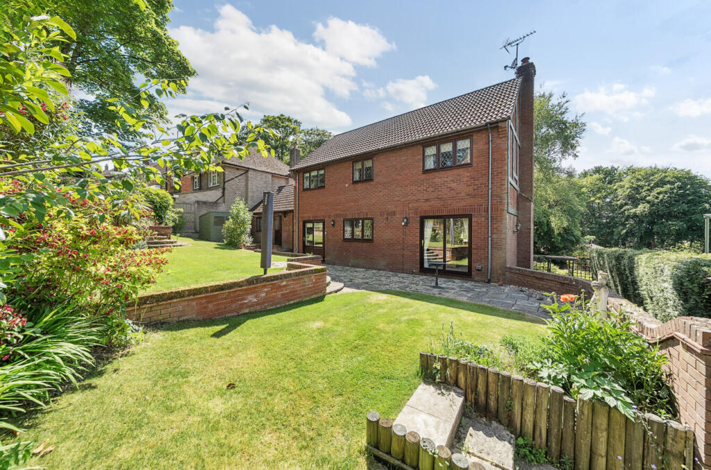 1296159-7-682cb32...