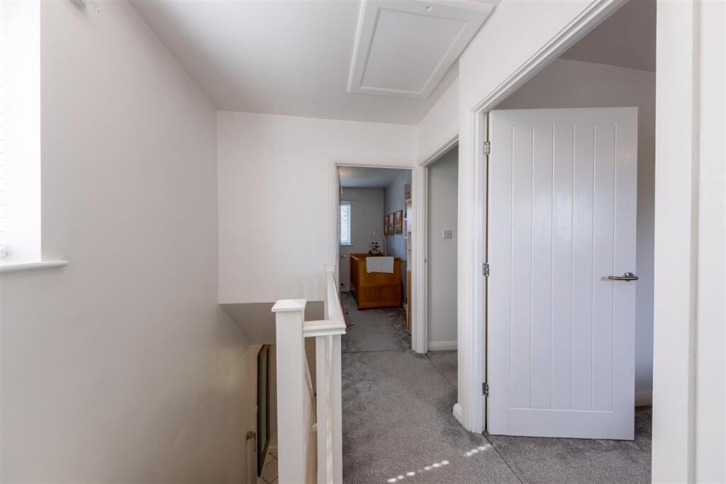 9 Simmonds Close-024.JPG