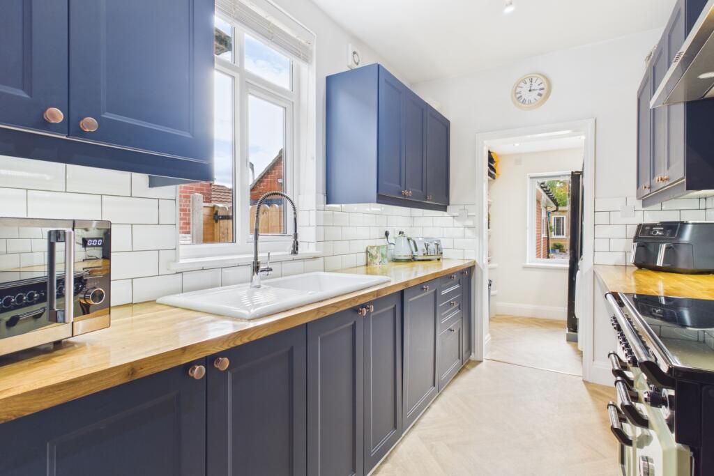 CAM03162G0-PR0344-STILL001