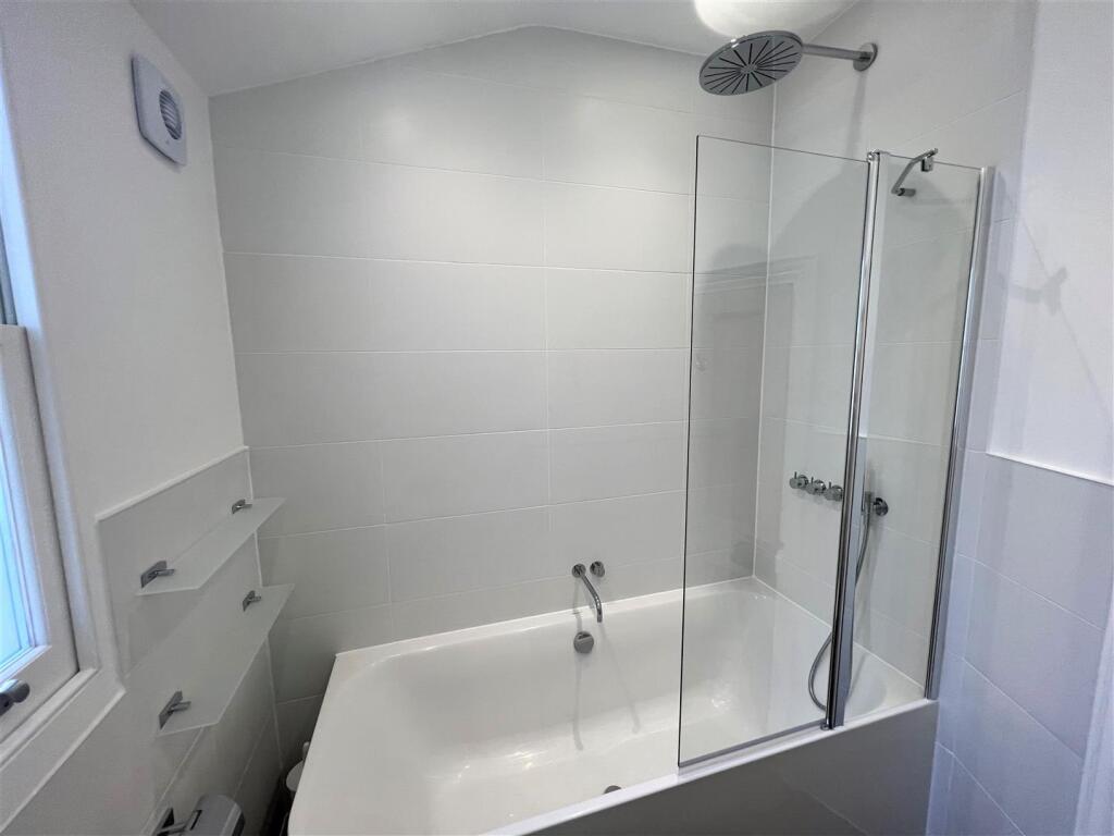 Bathroom 1.jpg