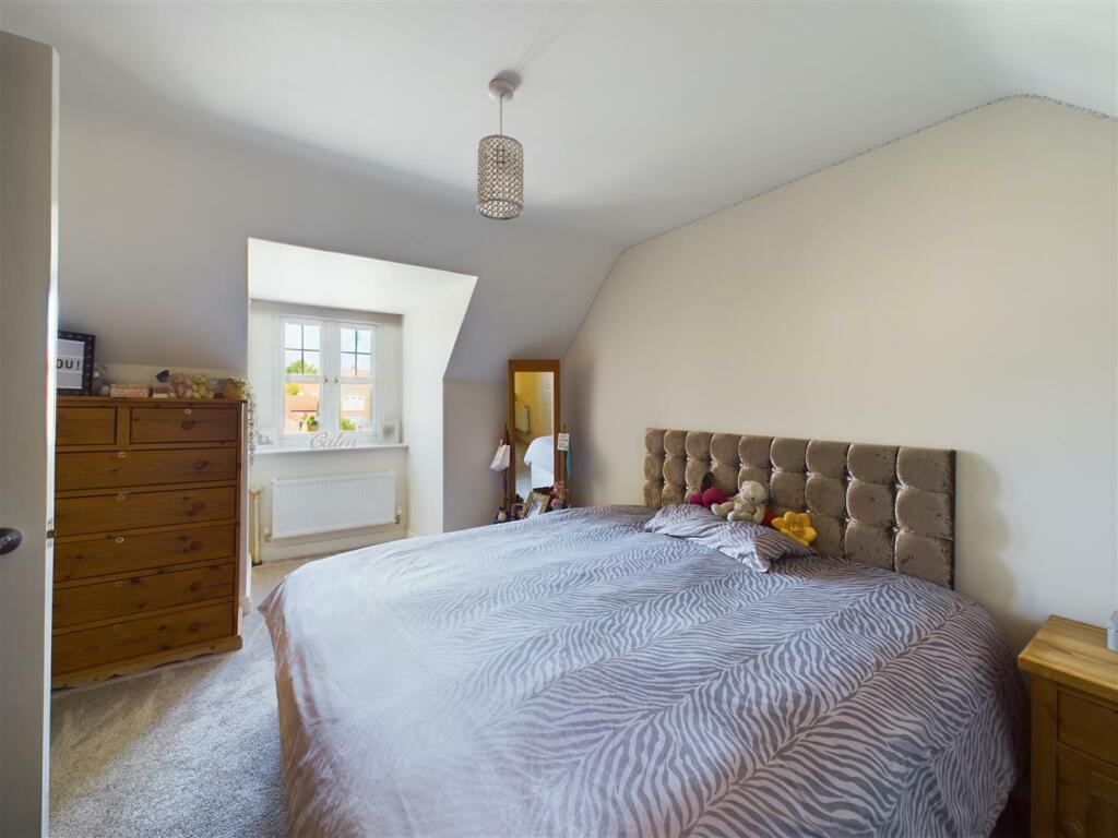 BEDROOM 2