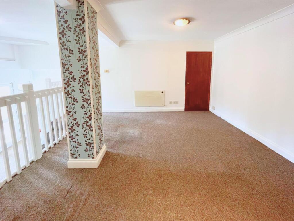 Living Room / Kitchen