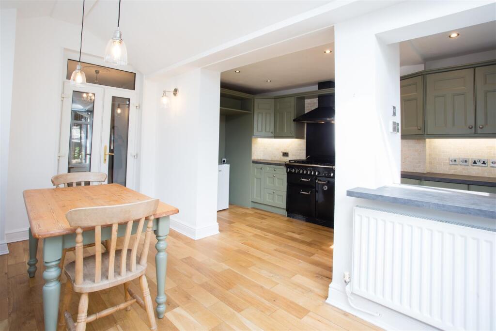 OPEN PLAN KITCHEN/DINING AREA