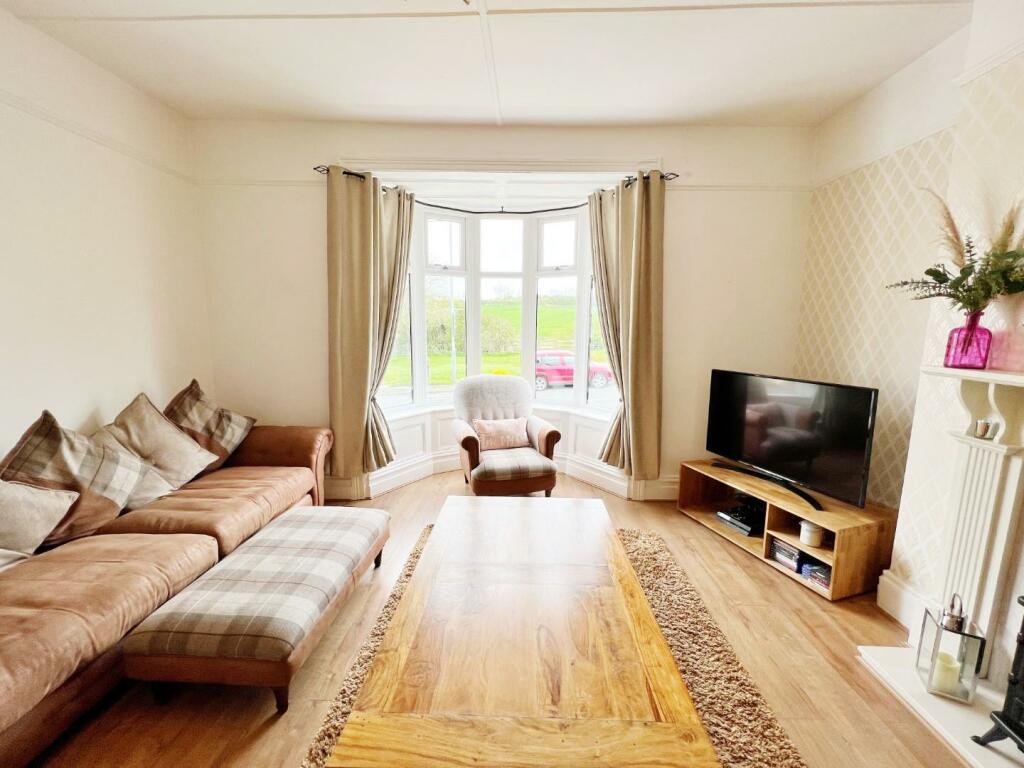 Lounge pic 3.jpg
