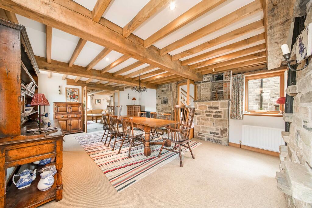 FAMILY ROOM / DINING ROOM