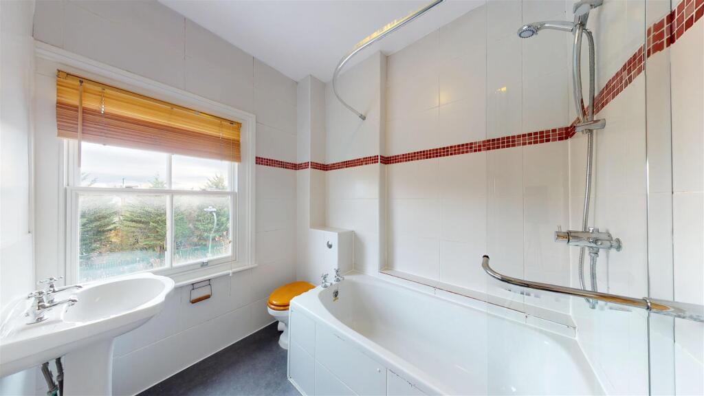 Drawwell Street 16,  Bathroom.jpg