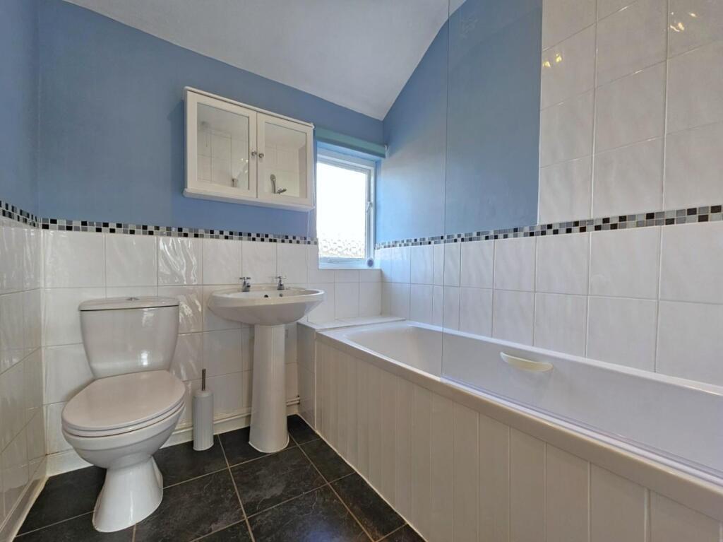 Bathroom 1.jpg