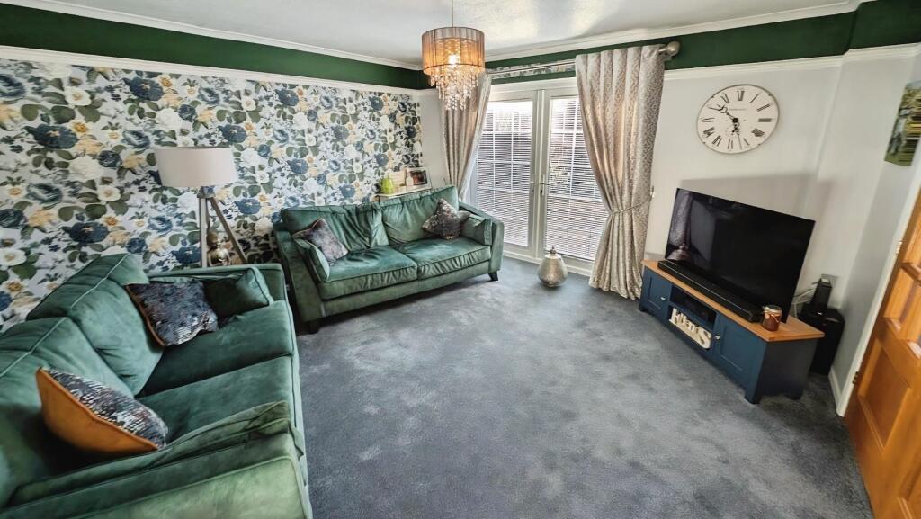 49 Cornwall Crescent lounge a.jpg