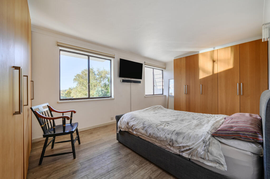 1372182-7-68fb638...