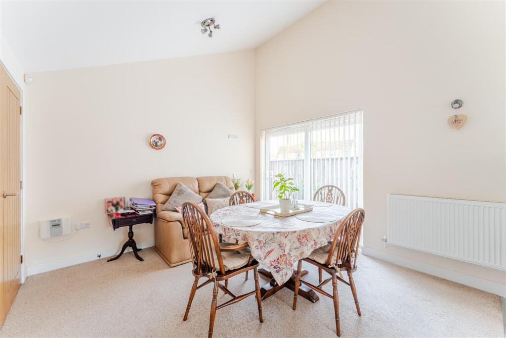 1A Elm Close Yatton BS49 4EL 33.jpg
