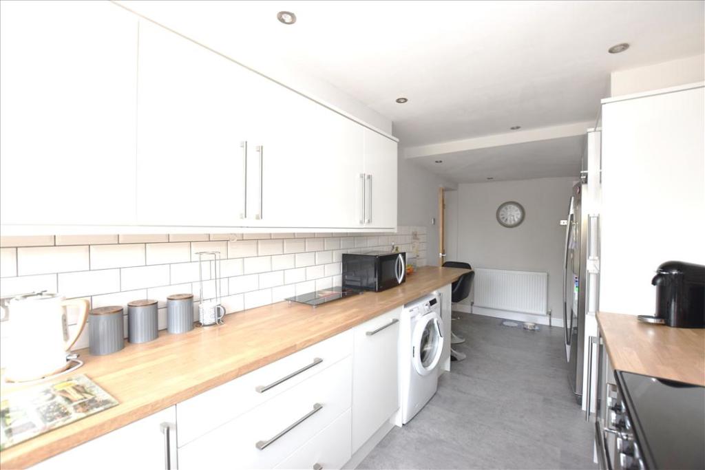 ADDITIONAL KITCHEN PHOTO