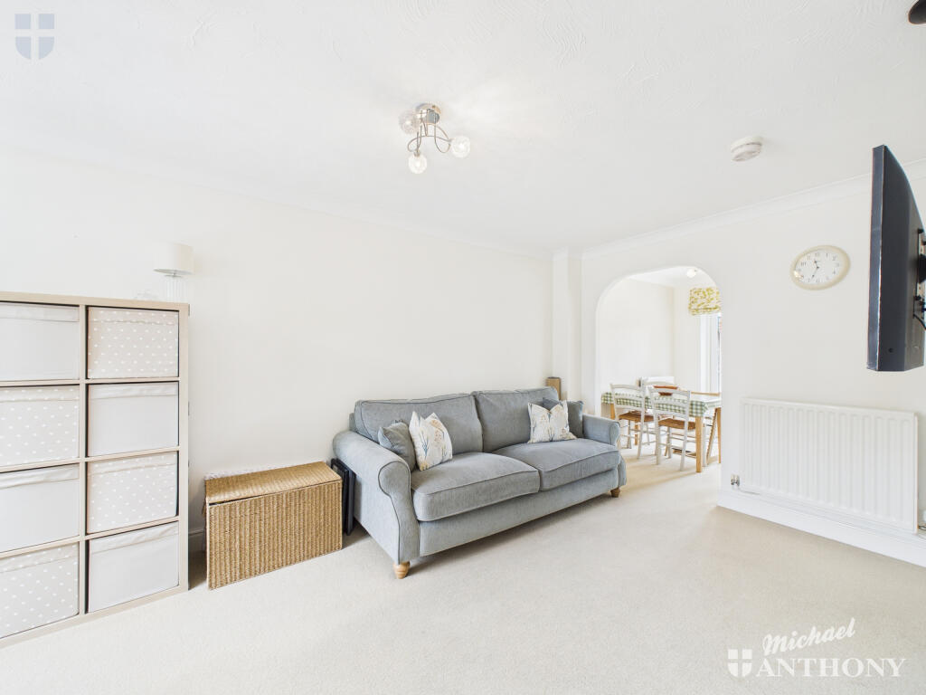 CAM03218G0-PR0743-STILL010