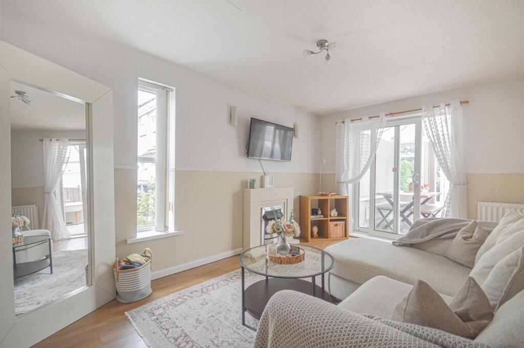 Light and Spacious Lounge