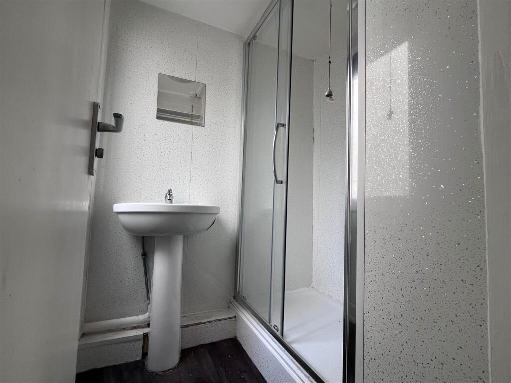 GF-LGF 13 BS Bathroom.jpg