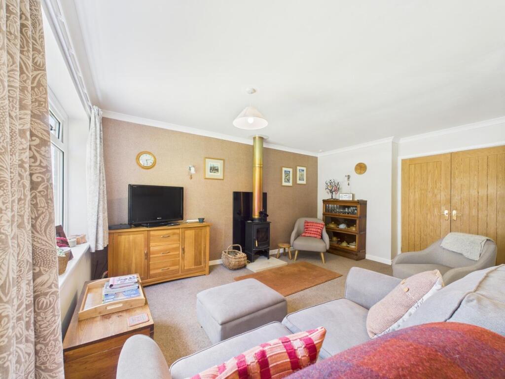 L-Shaped Lounge/Dining Room