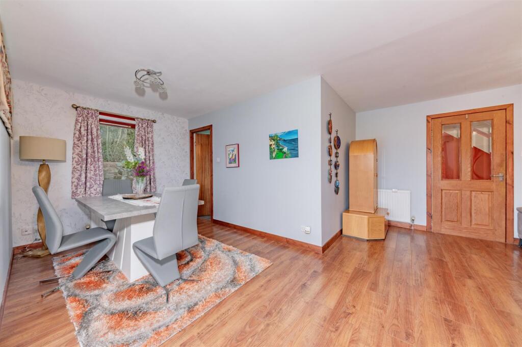 94D Glamis Road Kirriemuir NEW LOUNGE-5.JPG
