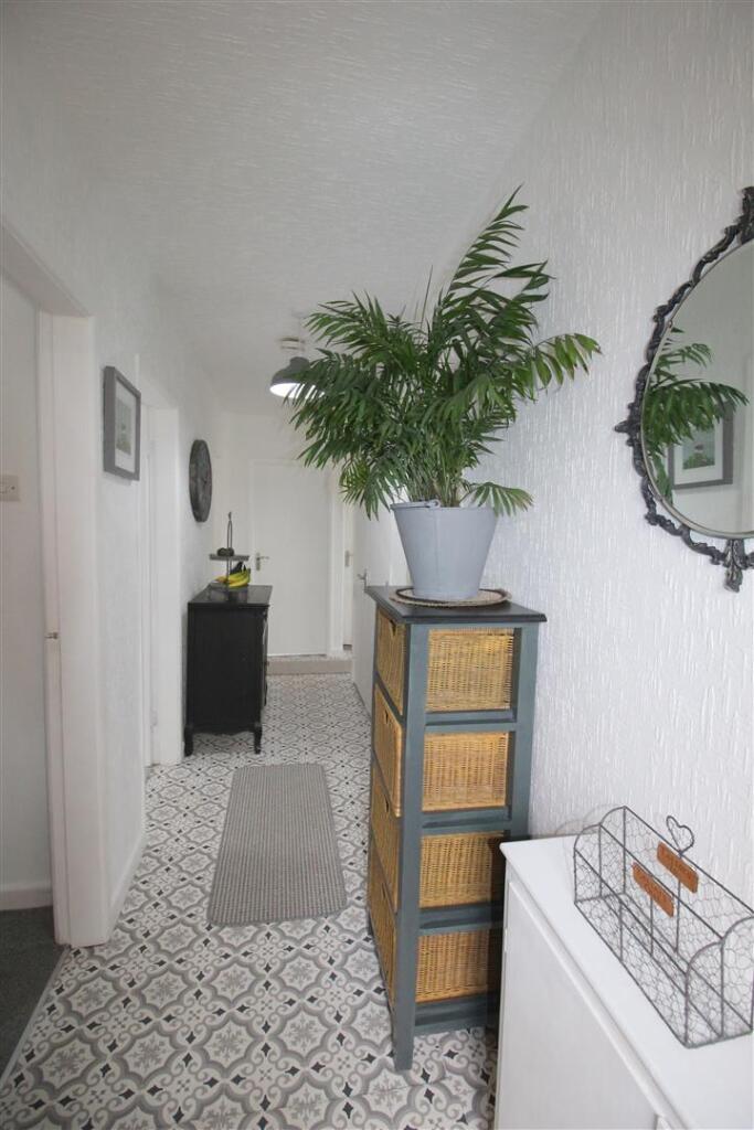 Boston Road, 29, hallway.JPG