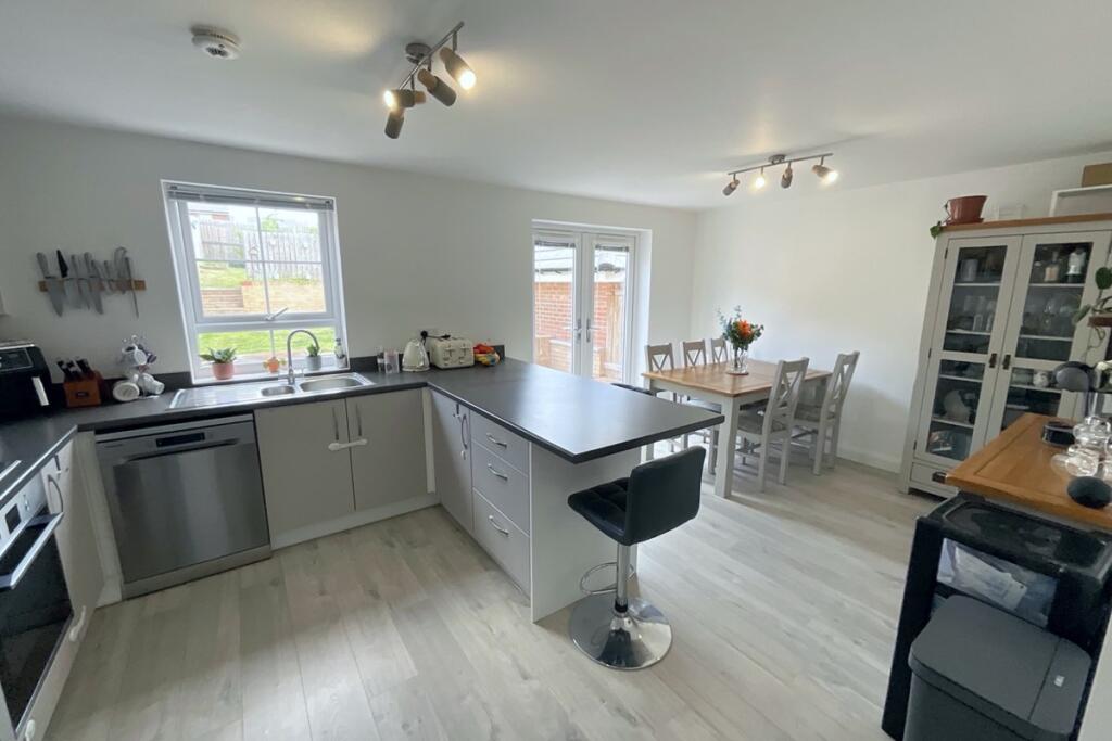 kitchen/dining room 