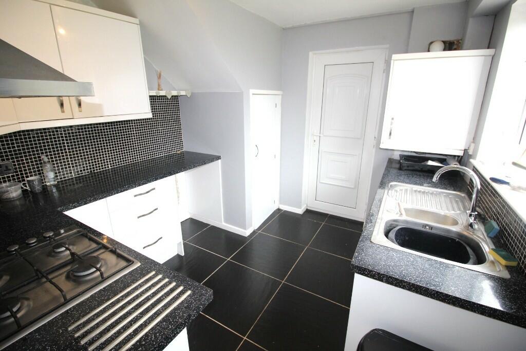 Kitchen (b) 