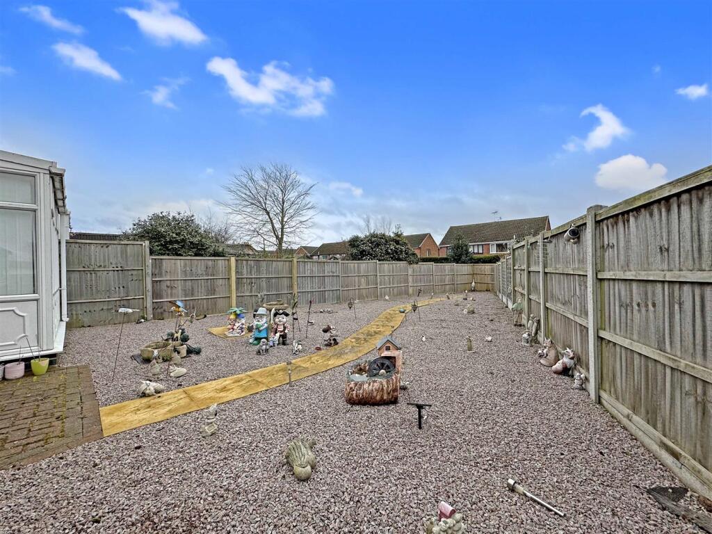 Well-Appointed Low Maintenance Garden 598