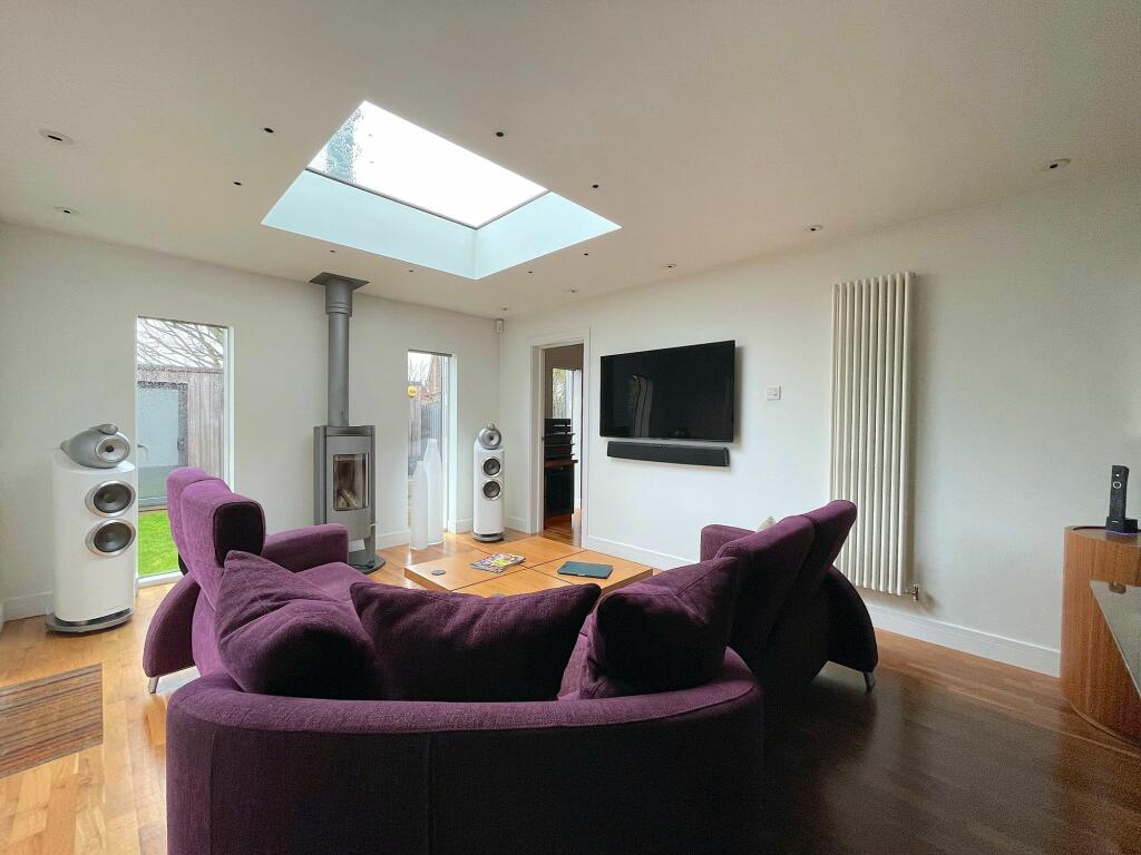 Living Room/Dining Room (4)