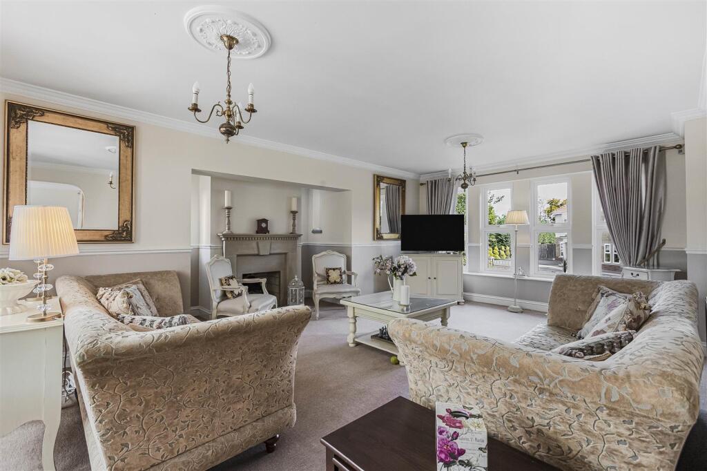 LIVING ROOM PIC 2: