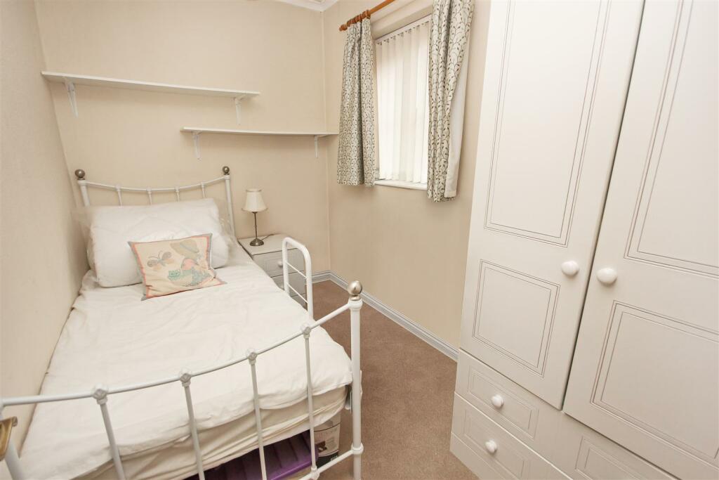 Bedroom 2.JPG