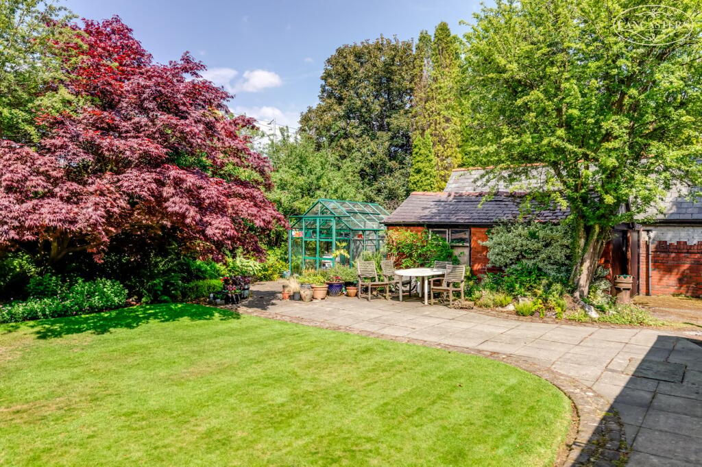 Garden and garage 
