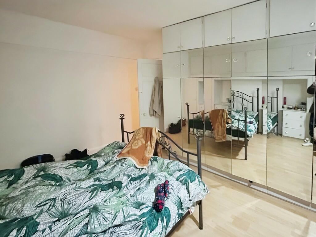 eca8db3f-WhatsApp...