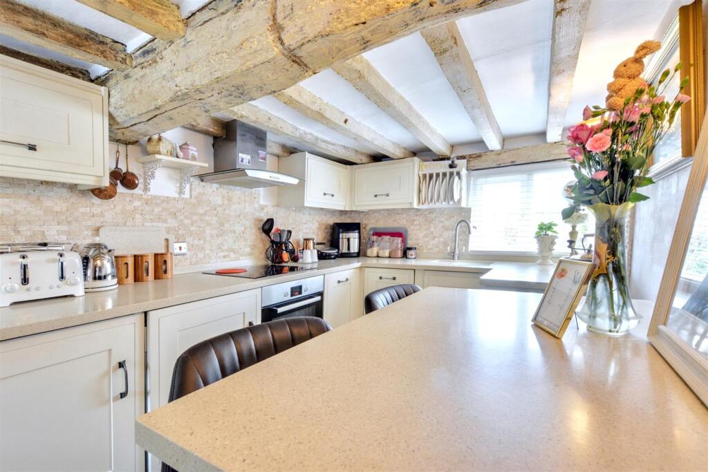 Kitchen_1.jpeg