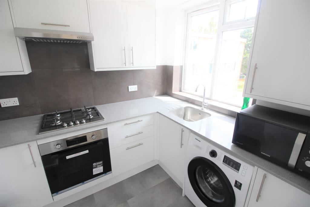 57 Mountside - Kitch