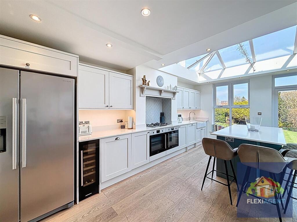 Lounge / Kitchen