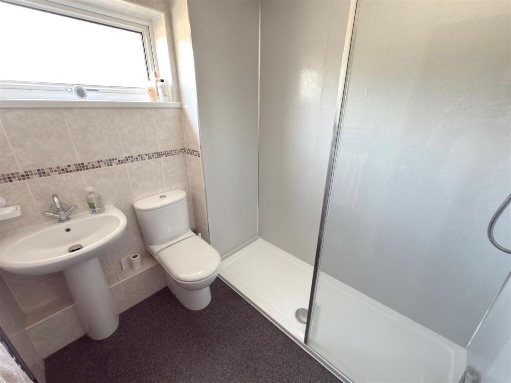 SHOWER ROOM.jpg