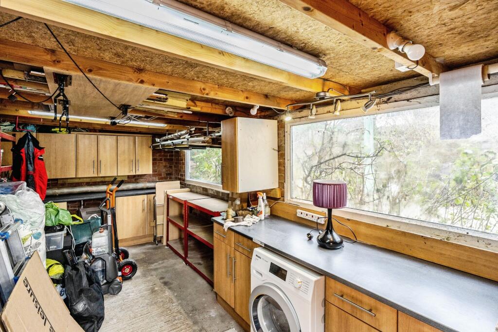 Garage/ Outbuilding