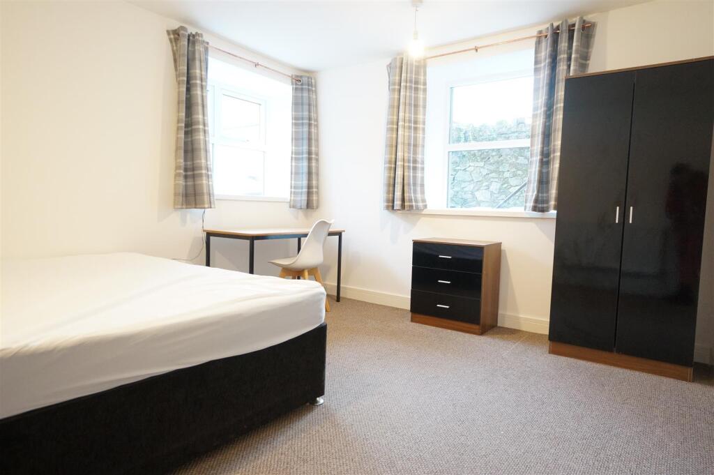 Bedroom 1.JPG