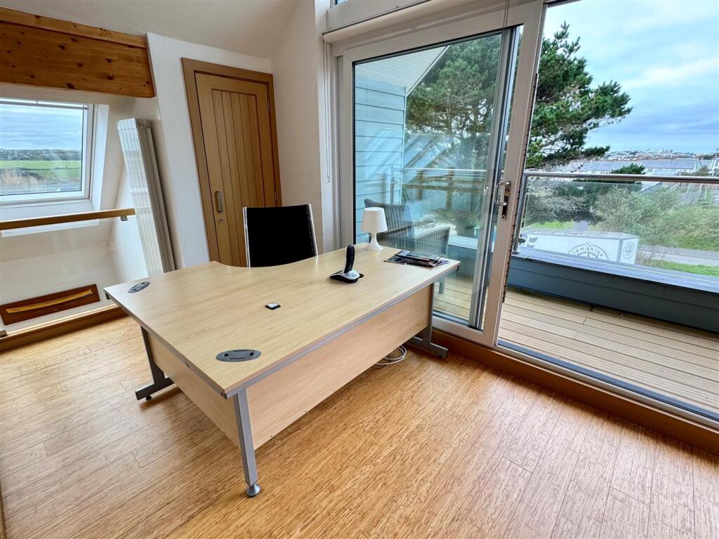 Caledonian House Desk Area