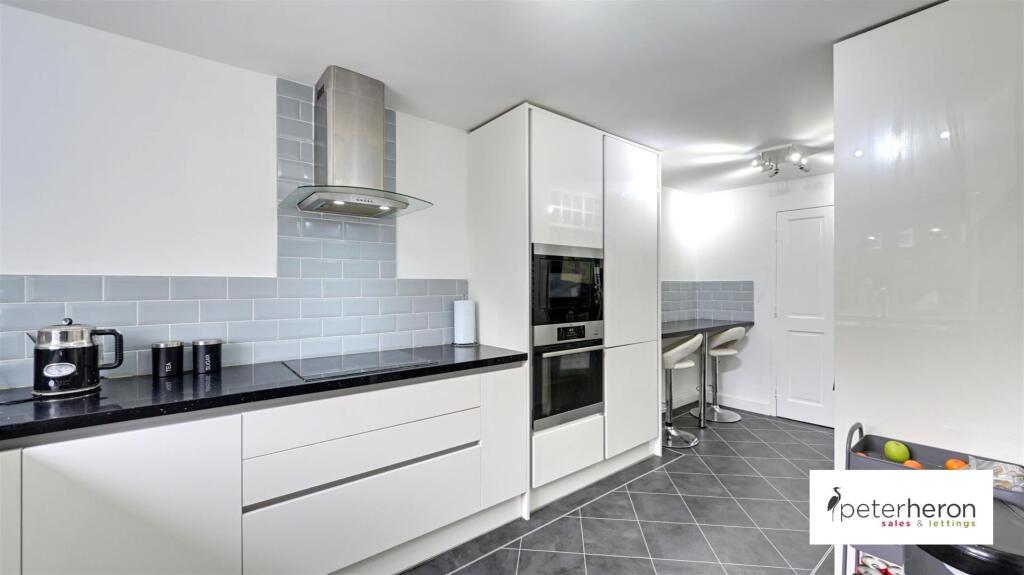 Breakfasting Kitchen