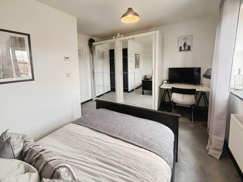 7392c286-WhatsApp...