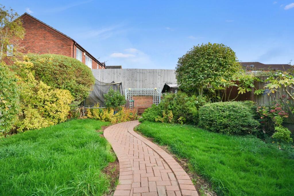 Clarke Avenue, Arnold