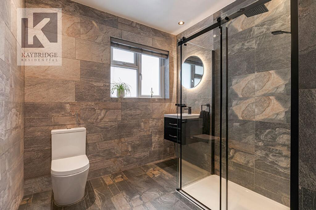 St. Clair Drive, Worcester Park - KT4 8UE