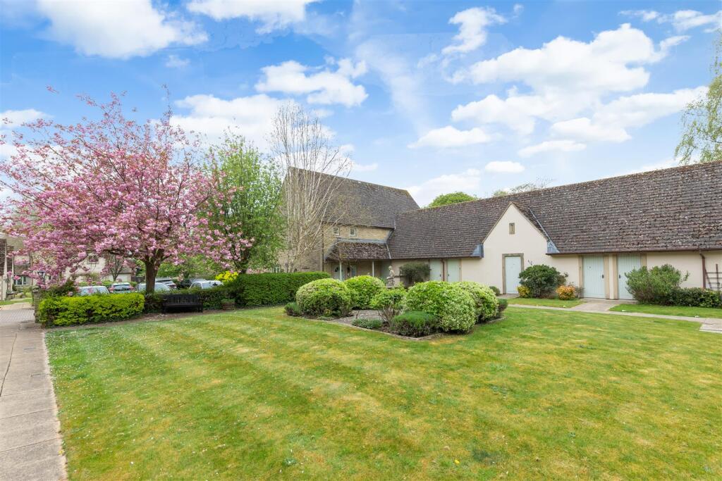 Outside - Communal Gardens 1.jpg