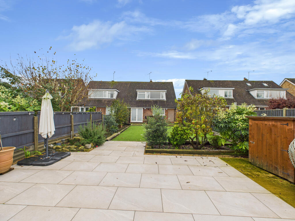 CAM02536G0-PR0024-STILL028